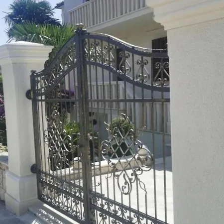 Apartments White House Supetar Exterior photo