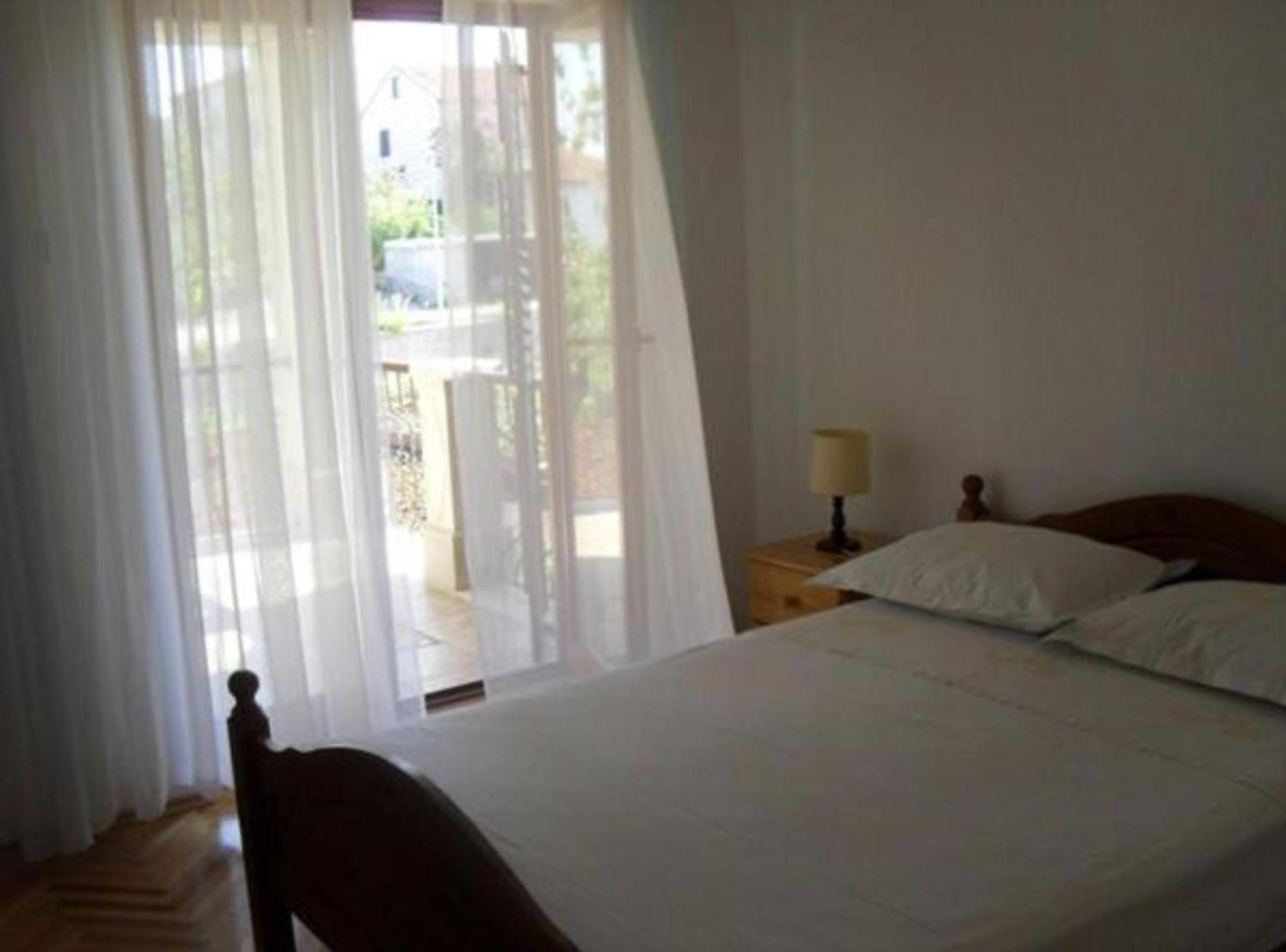 Apartment White House Supetar