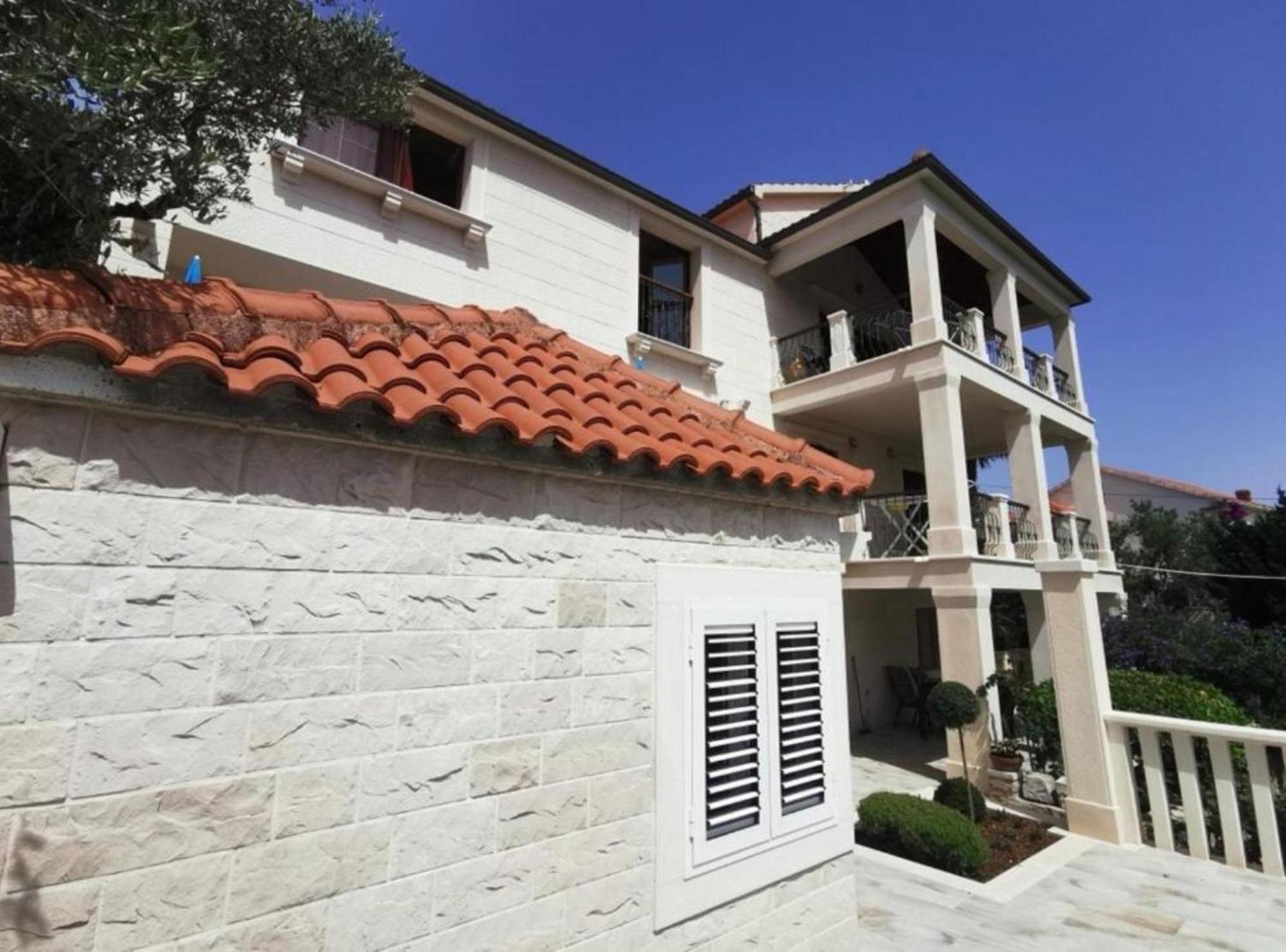 Apartment White House Supetar